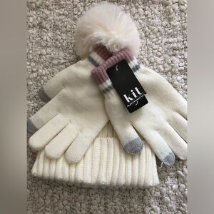 New with tags Toque and Gloves set
